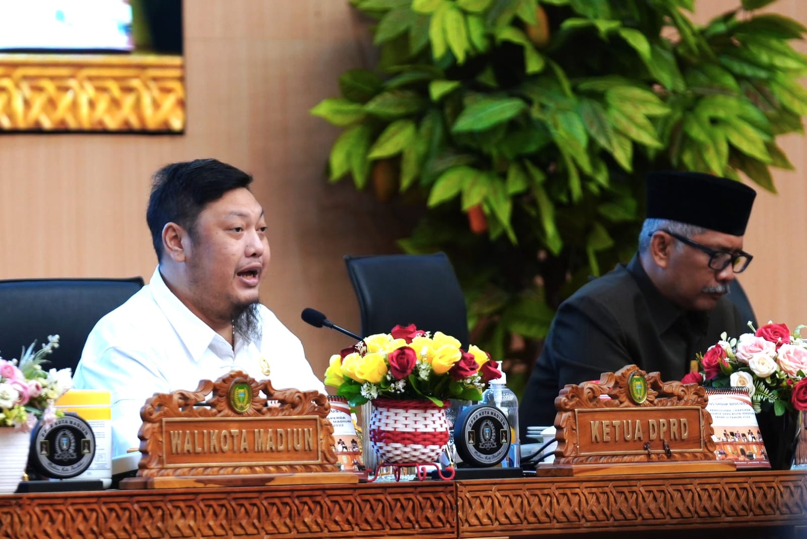 Foto 3 dari 8: Sesuaikan Aturan Pusat, Eksekutif-Legislatif Mulai Bahas Tiga Raperda Lewat Rapat Paripurna