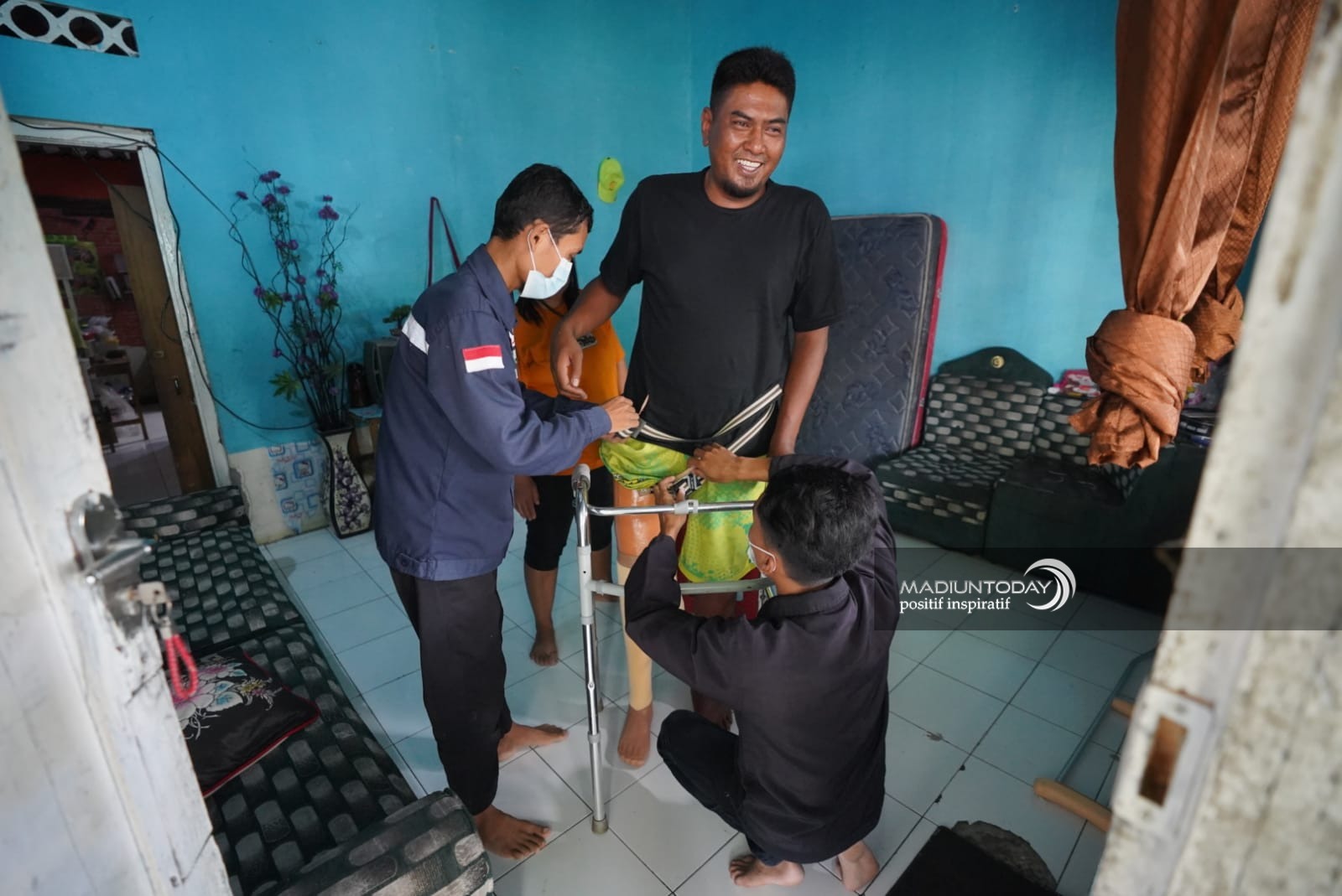 Dinsos PP dan PA Kota Madiun Salurkan Bantuan Kaki Palsu Bagi Penyandang Disabilitas