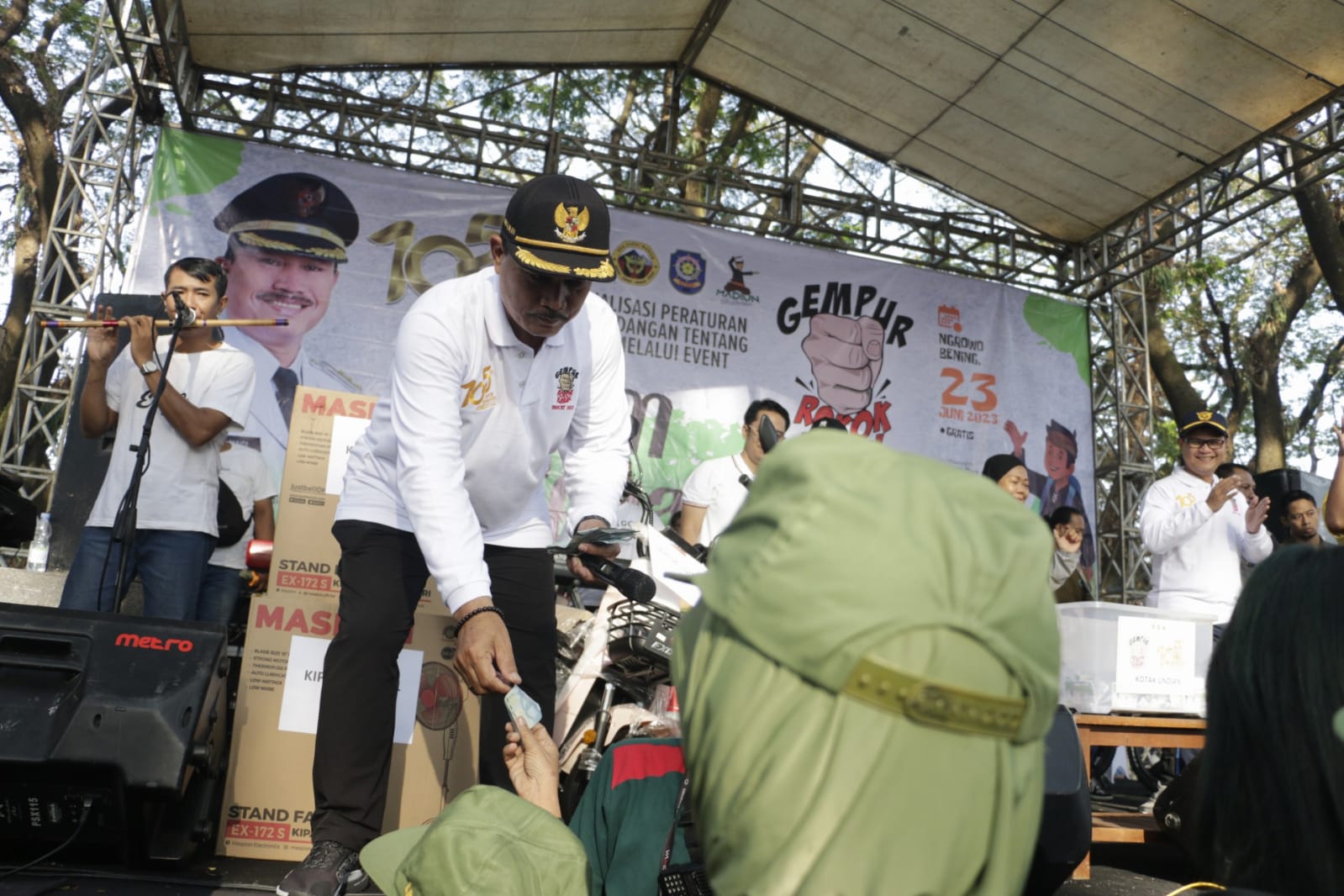 Foto 8 dari 11: Gelar Senam Bersama Satlinmas, Wali Kota : Satlinmas Harus Sehat