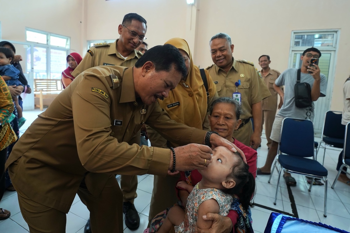 Foto 1 dari 10: Pantau Vaksinasi Polio Serentak, Wali Kota Dr. Maidi: Generasi Emas Kedepan Harus Kita Antisipasi
