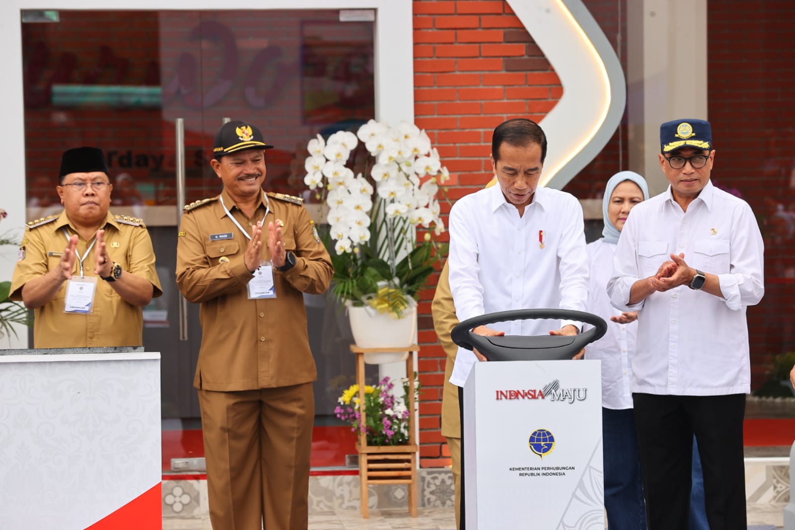 Foto utama berita: Resmikan 4 Terminal Bus di Jatim dan Jateng, Presiden Soroti Kemacetan