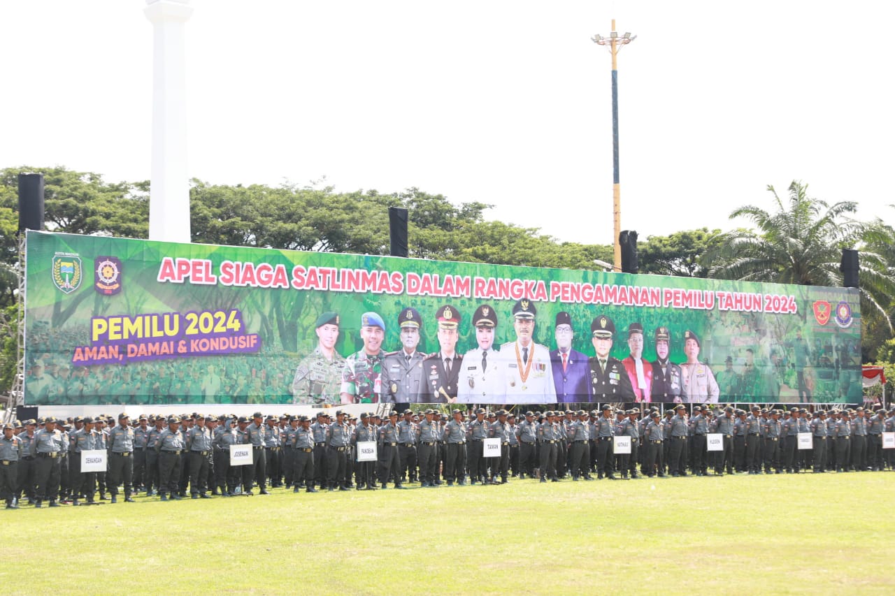 Foto 4 dari 9: Pimpin Apel Siaga Satlinmas Pengamanan Pemilu, Wali Kota: Kota Kita Sudah Ready Semua