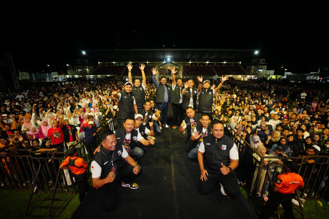 Foto 6 dari 8: Hadiri Konser Denny Caknan, Wali Kota Sebut Masih Banyak Acara Besar Peringatan Hadi Jadi