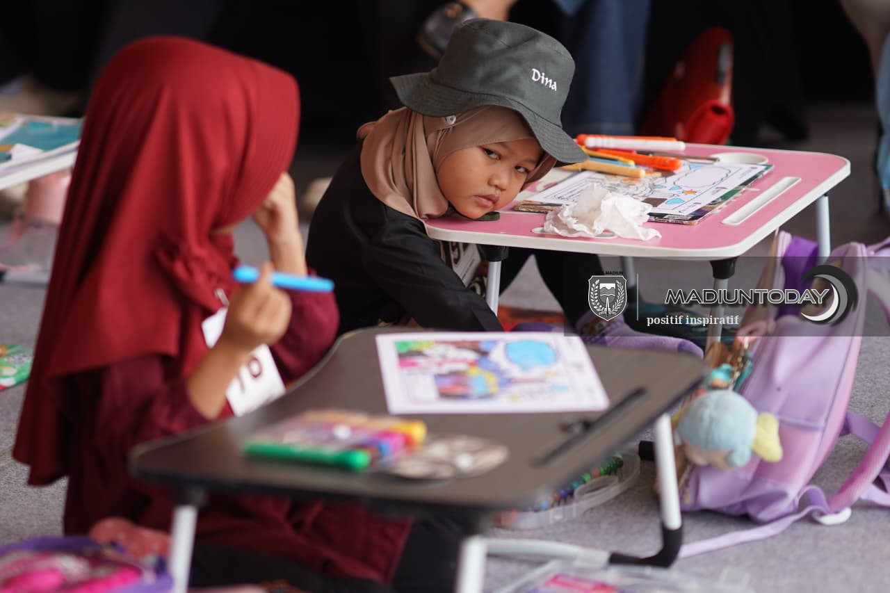 Foto 9 dari 35: Lomba Mewarnai Lengkapi Gelaran EXPO UMKM dan Ekosistem Haji-Umrah, Diikuti Ratusan Peserta