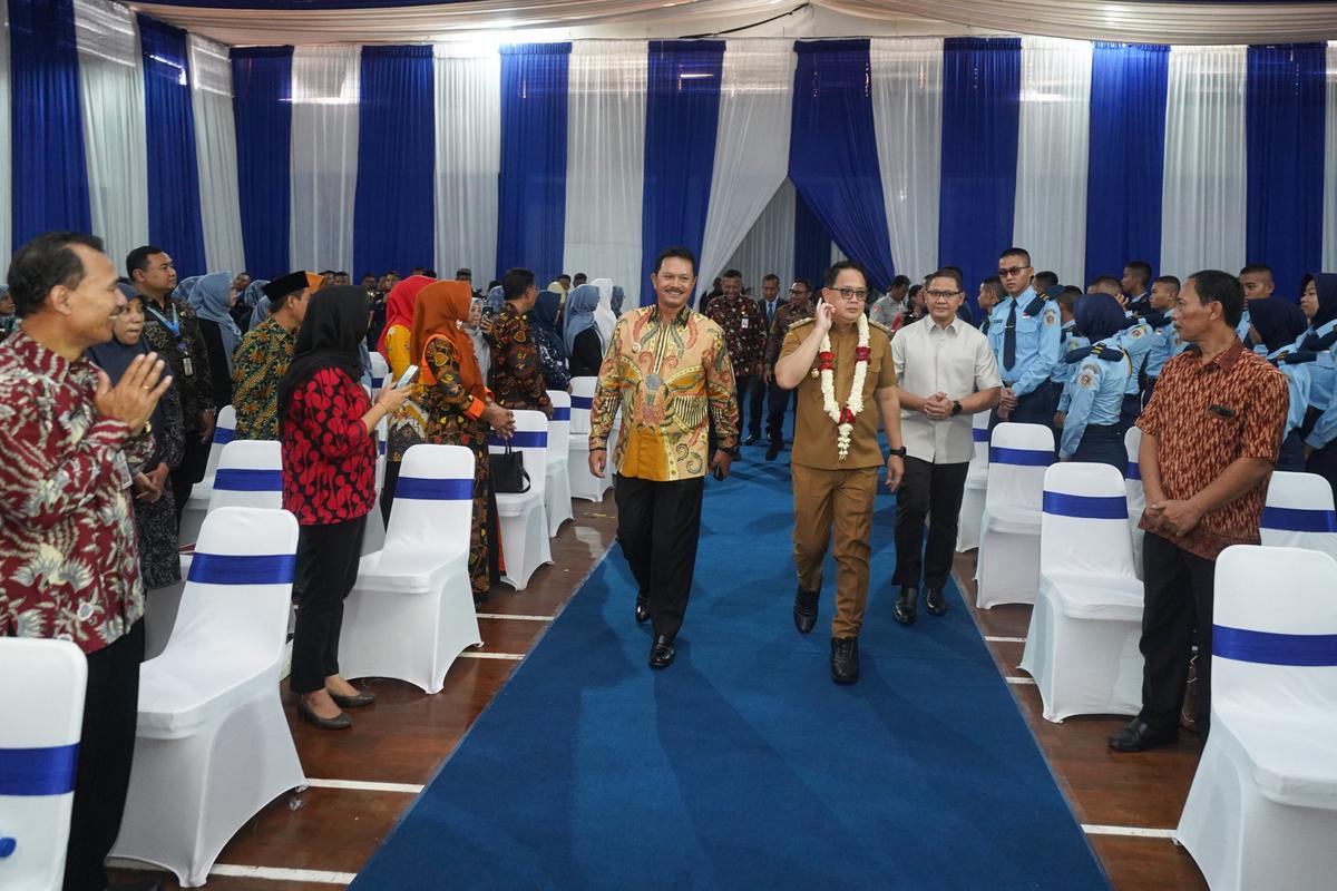Foto 5 dari 9: Wali Kota Beri Apresiasi Penandatanganan Perjanjian Kerjasama Pemrov Jatim dan TNI AU