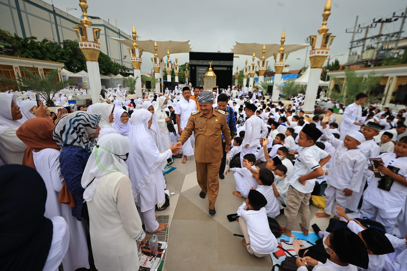 Foto 1 dari 7: Ribuan Pelajar Ikuti Peringatan Isra Mi’raj di PRC, Peringatan Serasa di Tanah Suci