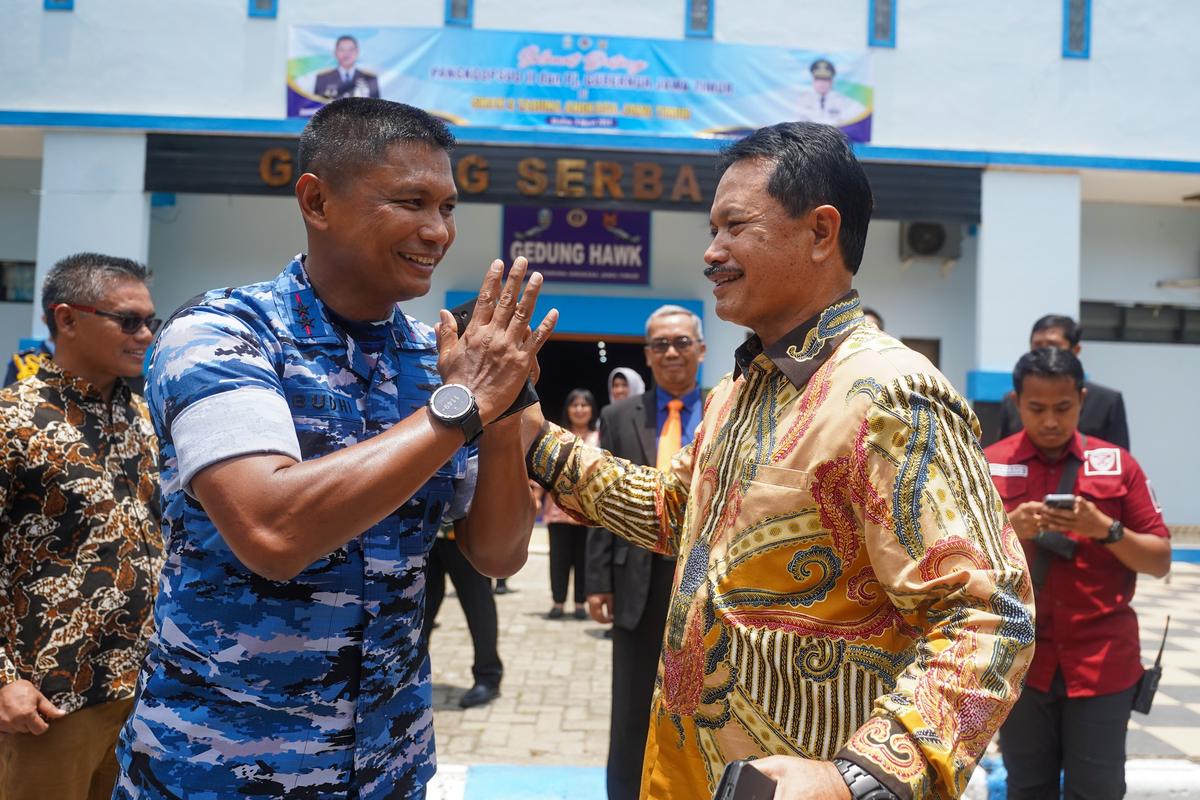 Foto 2 dari 9: Wali Kota Beri Apresiasi Penandatanganan Perjanjian Kerjasama Pemrov Jatim dan TNI AU