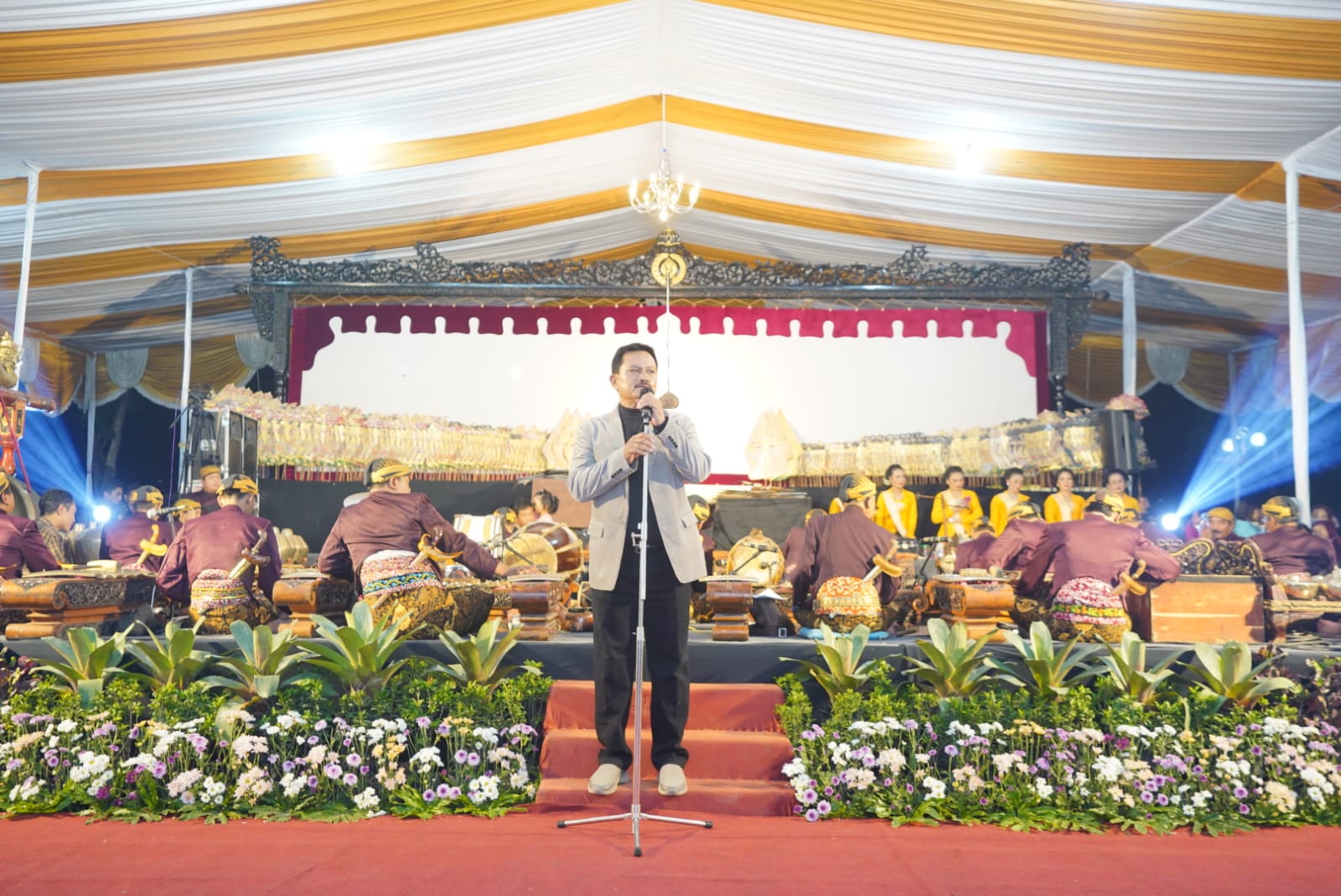 Foto 11 dari 14: Beri Hiburan Masyarakat, Wali Kota Gelar Event Wayang Kulit