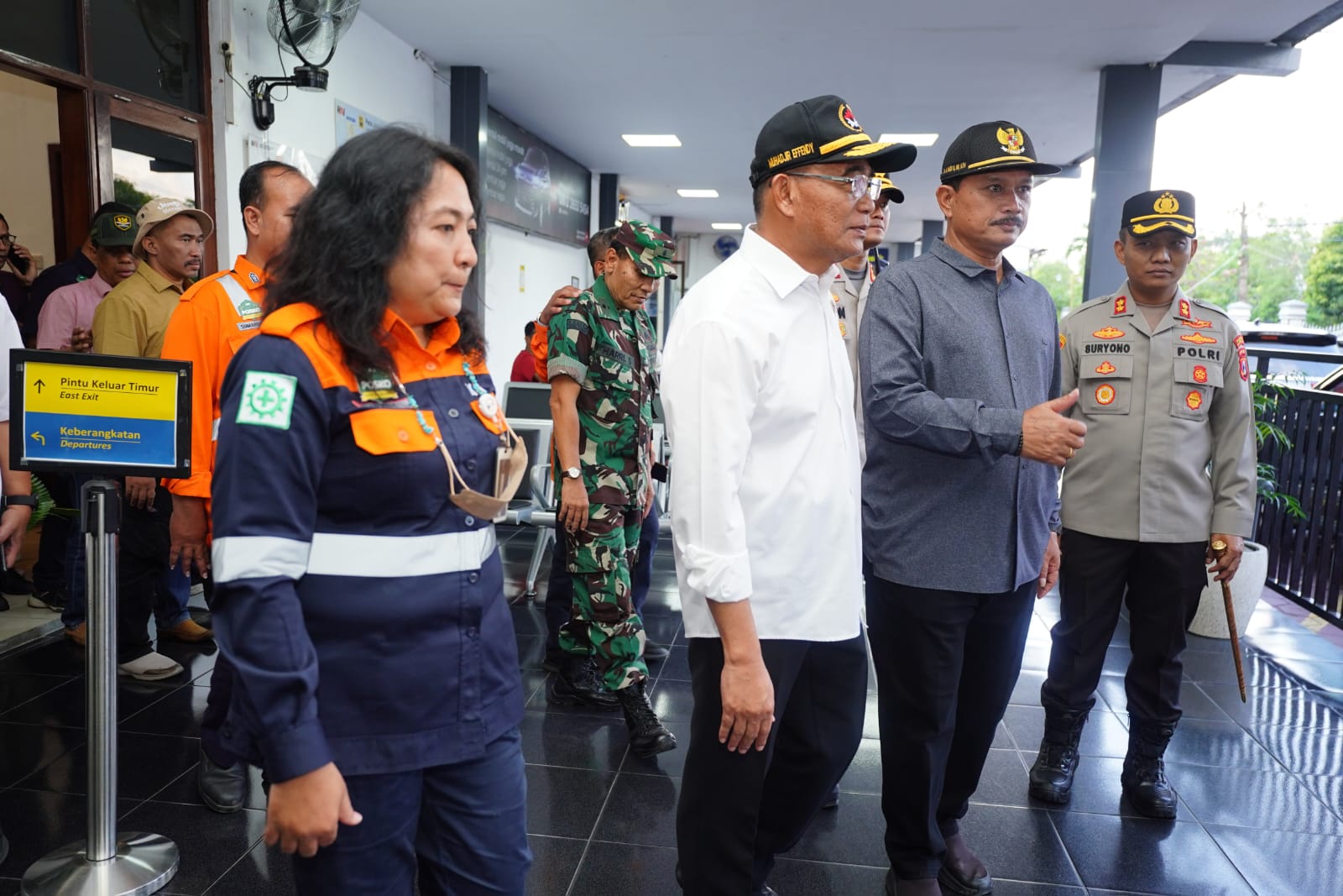 Foto 10 dari 10: Dampingi Menko PMK Tinjau Stasiun Kereta Api, Wali Kota: Ada Banyak Manfaat dari Kunjungan Pejabat Pusat