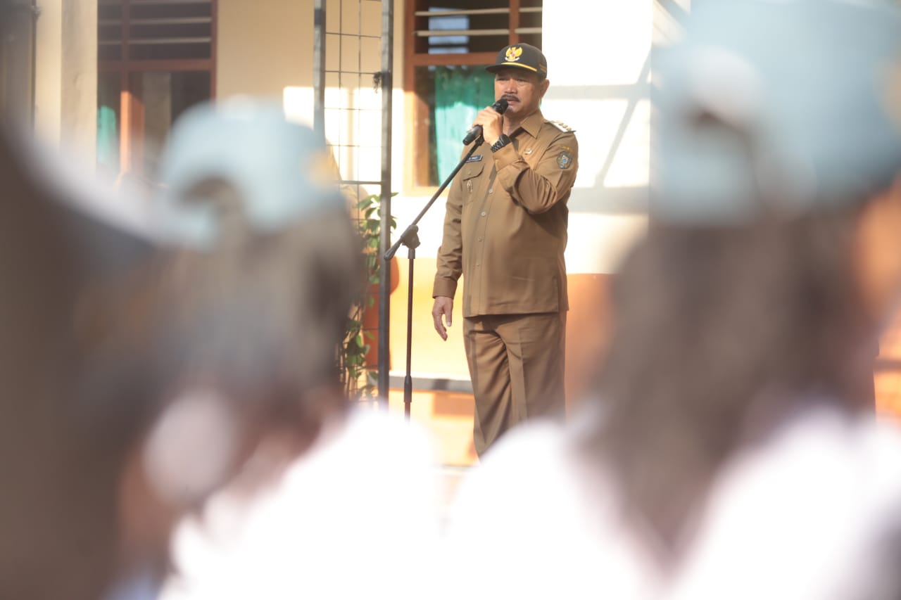 Foto 5 dari 11: Jadi Pembina Upacara di SMADA, Wali Kota: Banyak Alumni Sini yang Sukses di Berbagai Negara