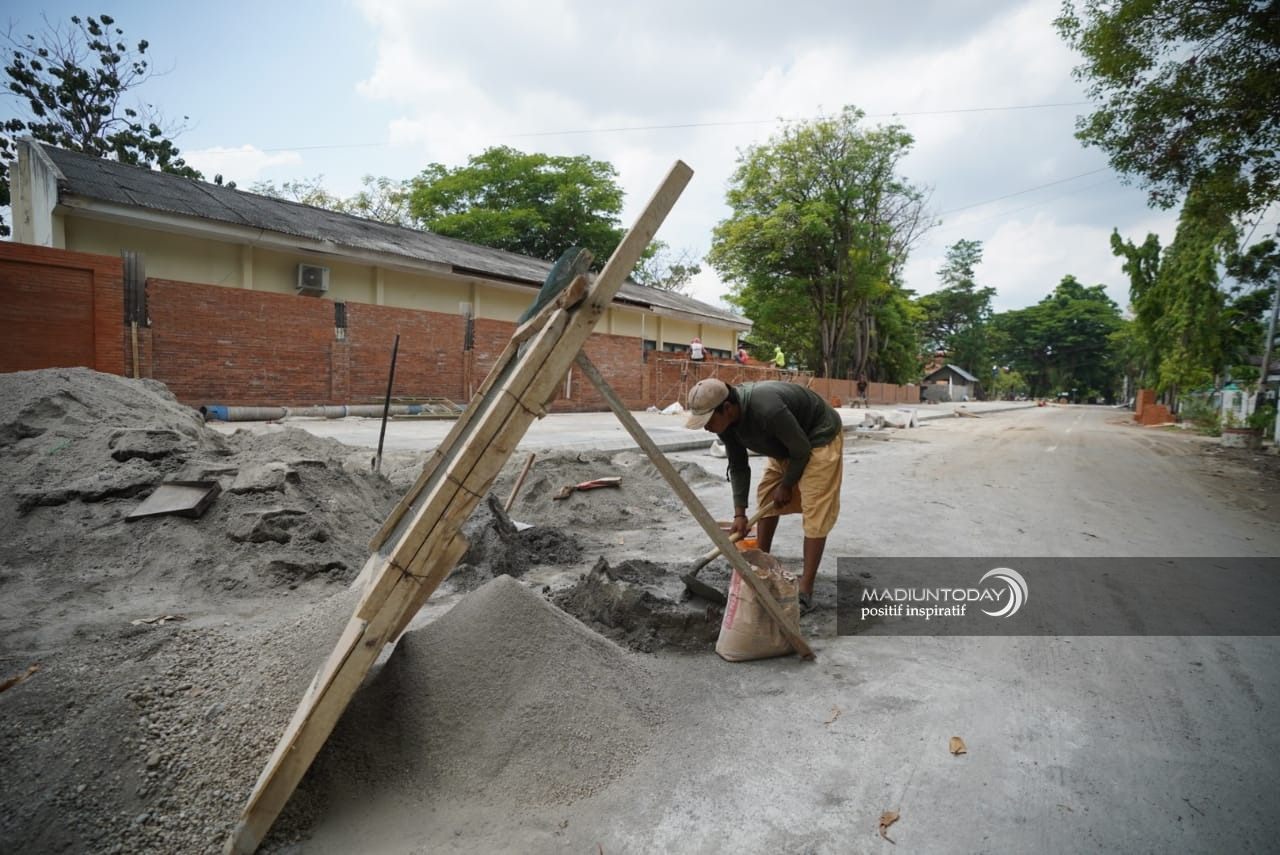 Foto 4 dari 5: Pekerjaan Surplus 22 Persen, Sentra Kuliner Rimba Darma Tahap Tiga Tinggal Perapian