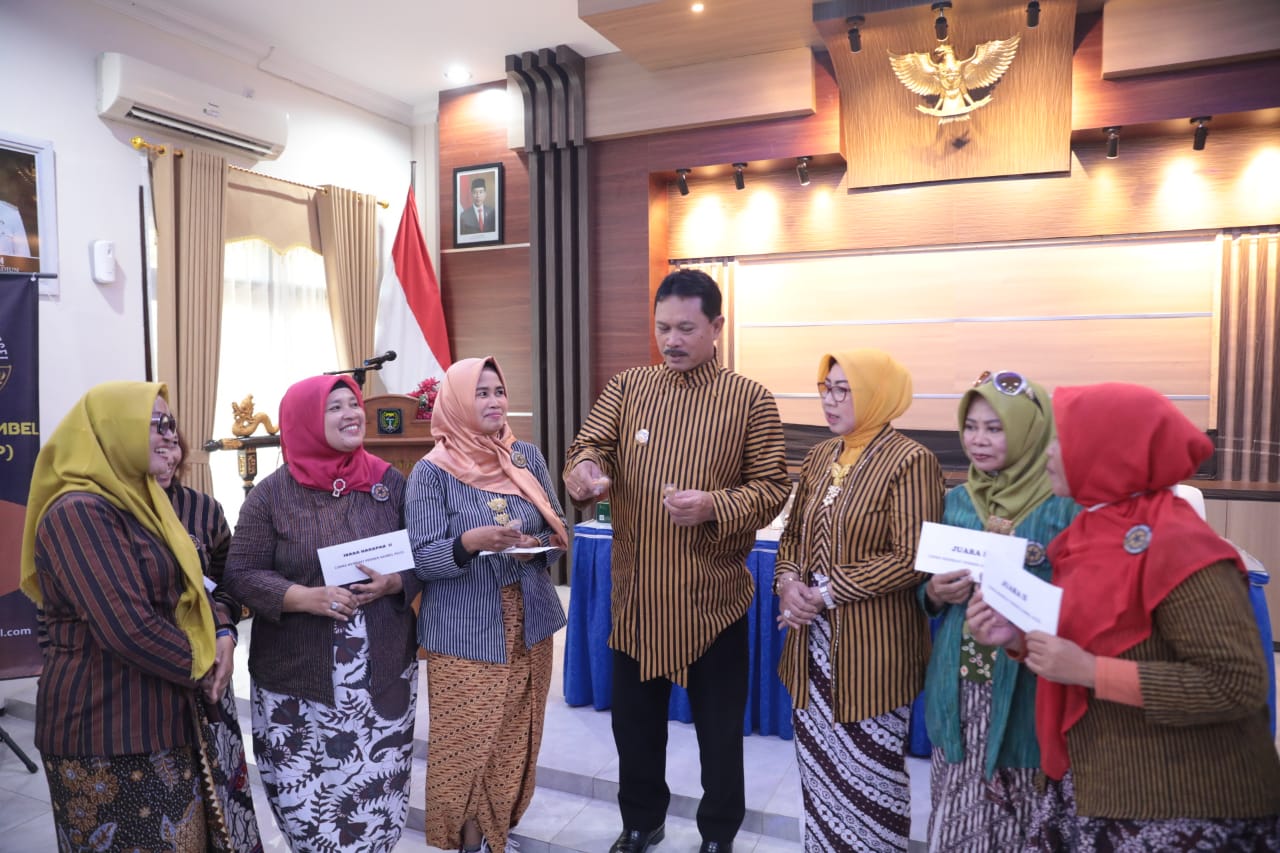 Foto 12 dari 13: Hadiri Pelatihan Produksi Permen Pecel, Wali Kota: Inovasi Baru Seperti Ini Harus Terus Dimunculkan