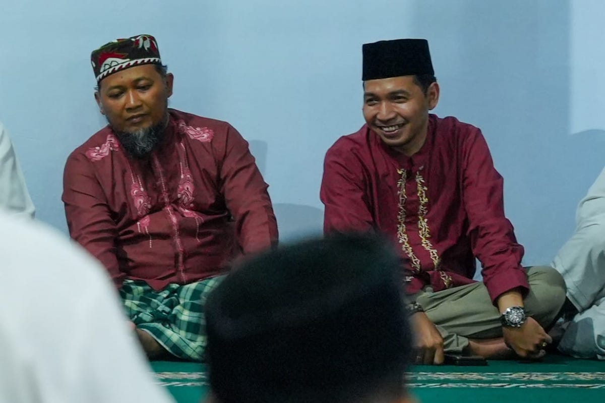 Foto 8 dari 8: Salat Isya di Masjid Al Husna, Wali Kota Salurkan Santunan hingga Bantuan Masjid Rp 18 Juta