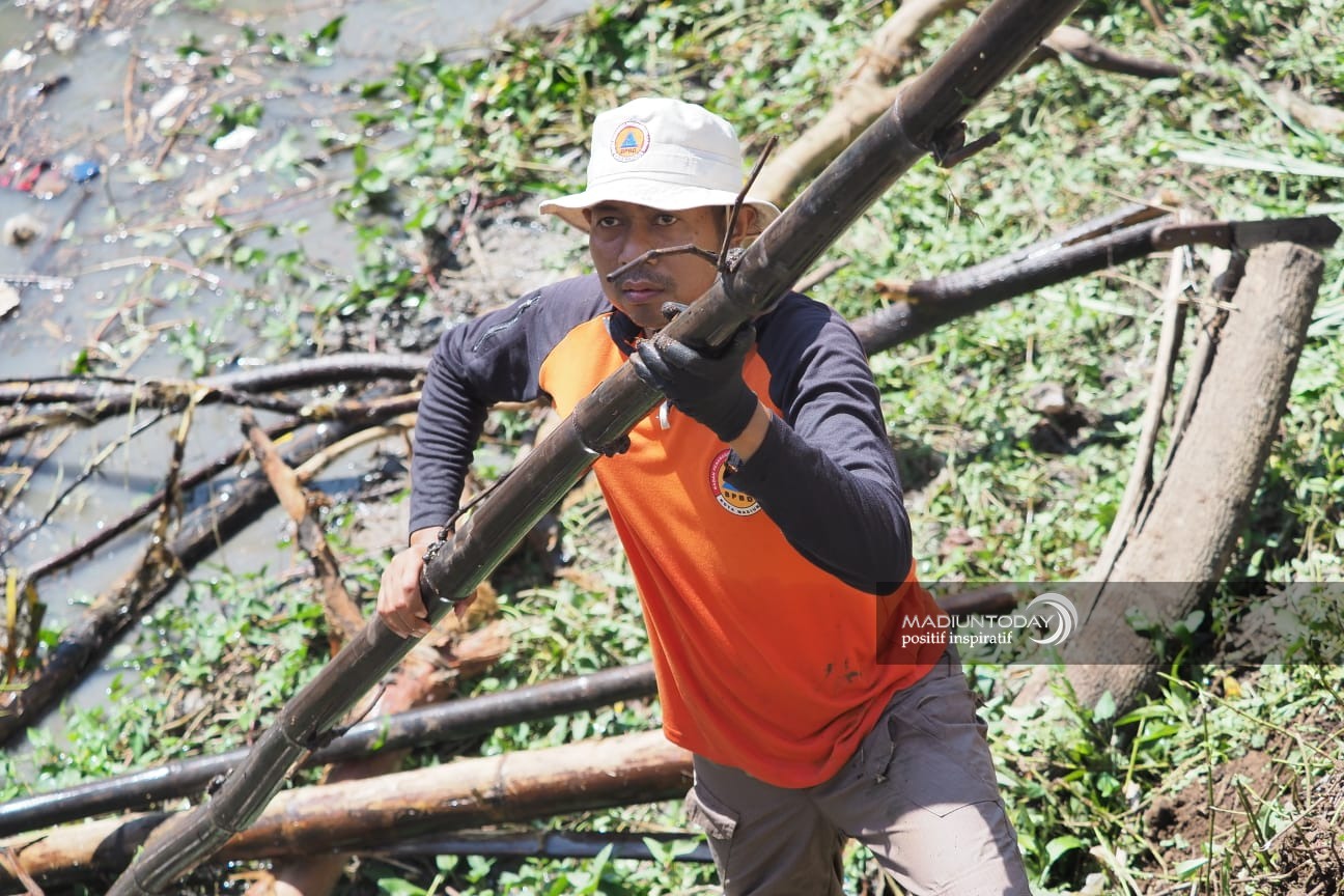 Foto 7 dari 8: Antisipasi Musim Penghujan, BPBD Bersih-Bersih Kali Piring