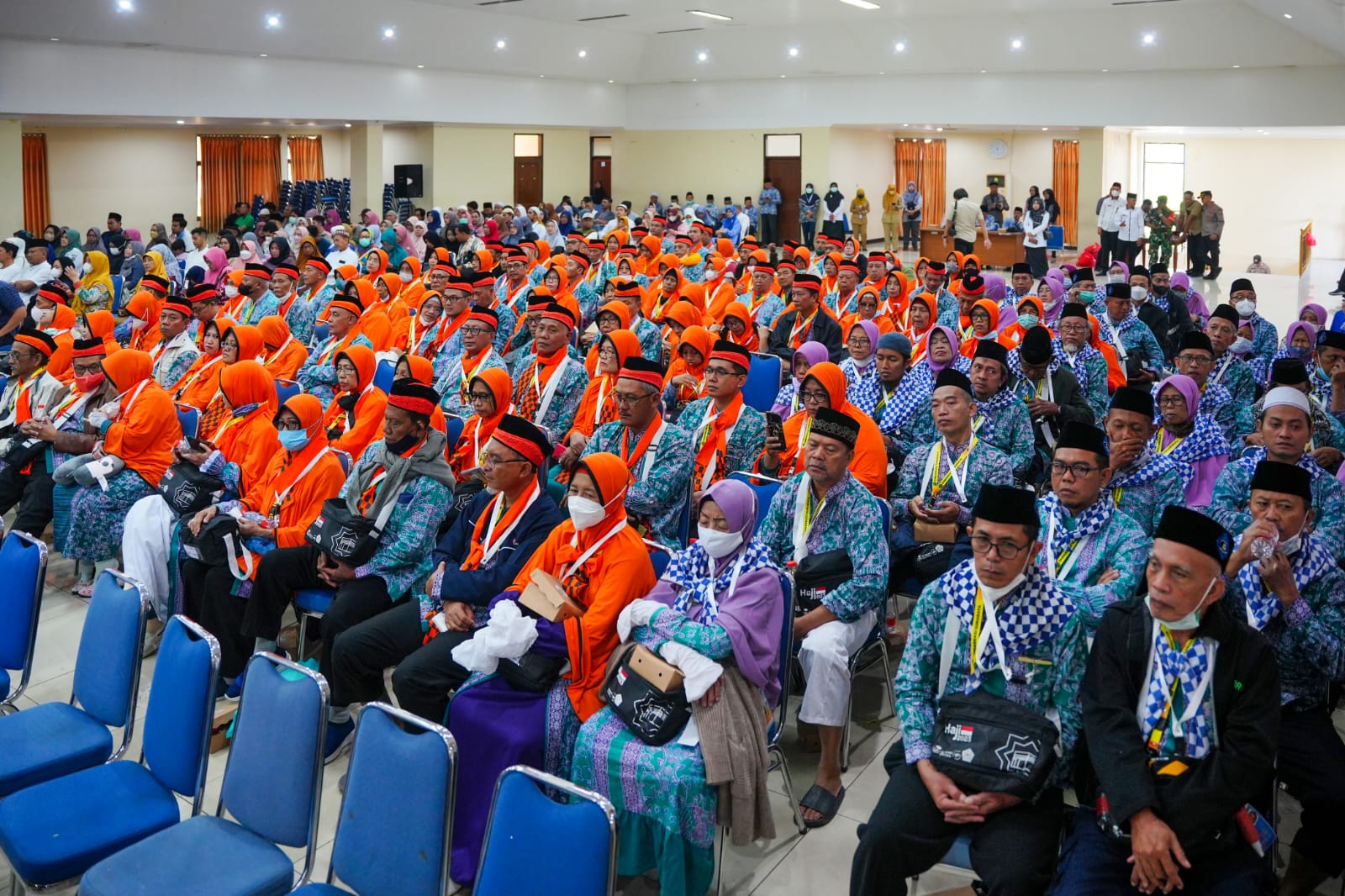Foto 7 dari 9: Lepas CJH Ke Tanah Suci, Wali Kota Pesan Optimalkan Ibadah Dan Jaga Kesehatan