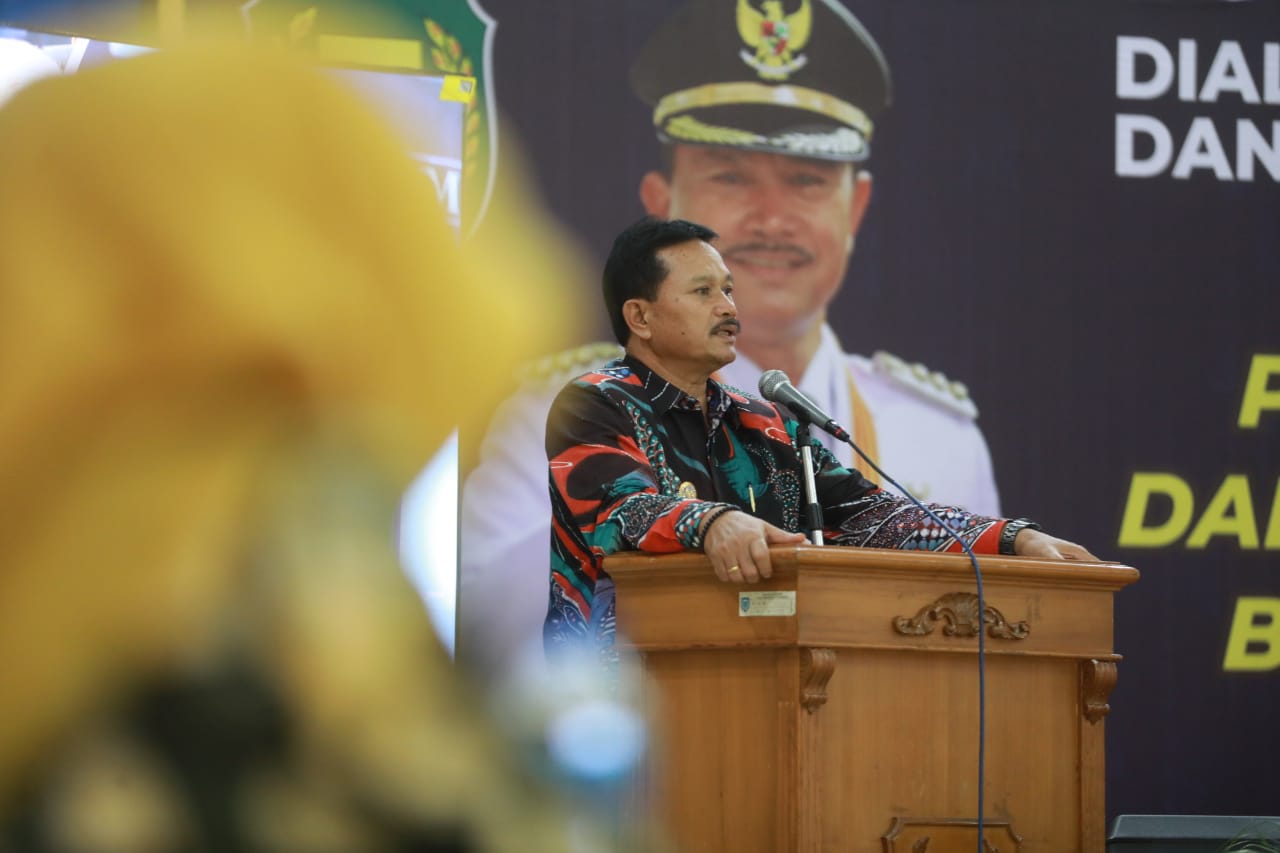 Foto 9 dari 12: Gelar Dialog Kebijakan Pendidikan, Wali Kota Dr.Maidi Harap Seluruh Stakeholder Saling Berkolaborasi