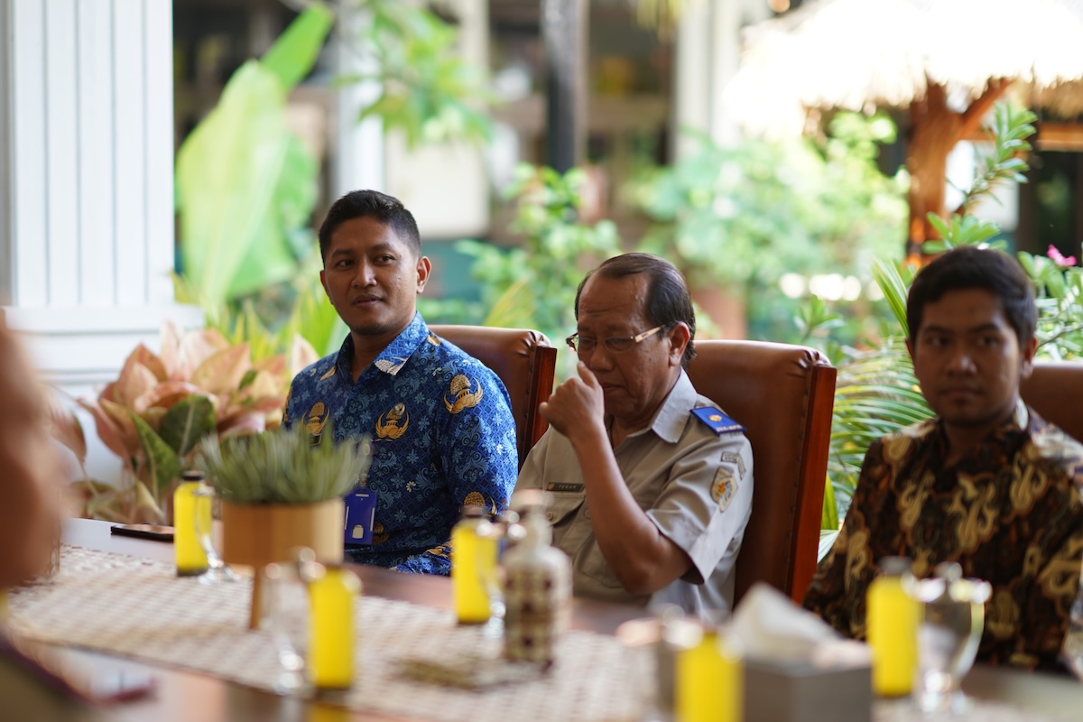 Foto 3 dari 9: Serah Terima Perdana Sertipikat Tanah Elektronik, Wali Kota Dr.Maidi: Pendataan Tanah Lebih Efektif