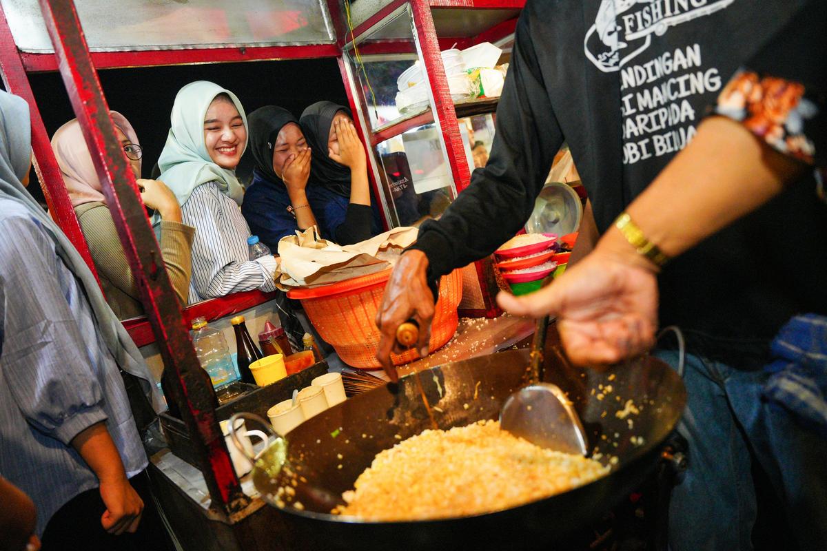 Foto 16 dari 19: Meriahnya CFN, Santap Nasi Goreng Gratis Hingga Menikmati Pertunjukkan Barongsai
