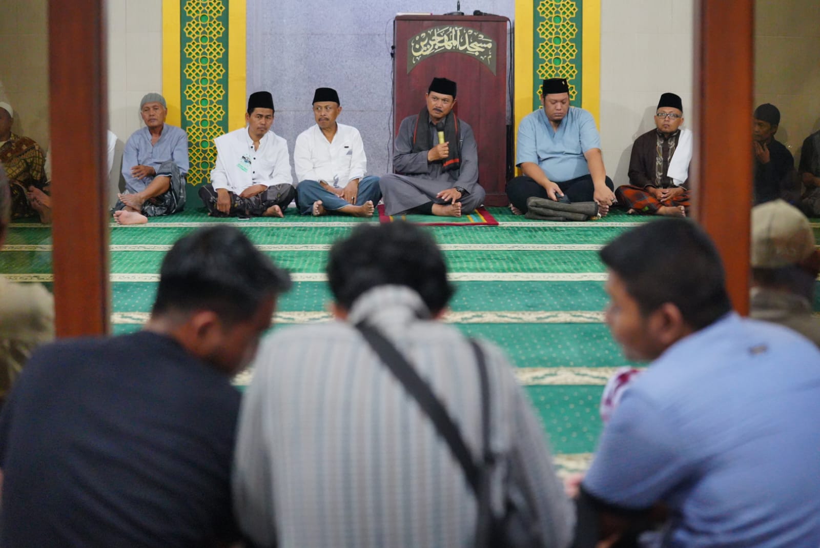 Foto 9 dari 10: Tarawih Di Masjid Al Muhajirin, Wali Kota Ajak Warga Tingkatkan Ibadah Sebelum Ramadan Berakhir
