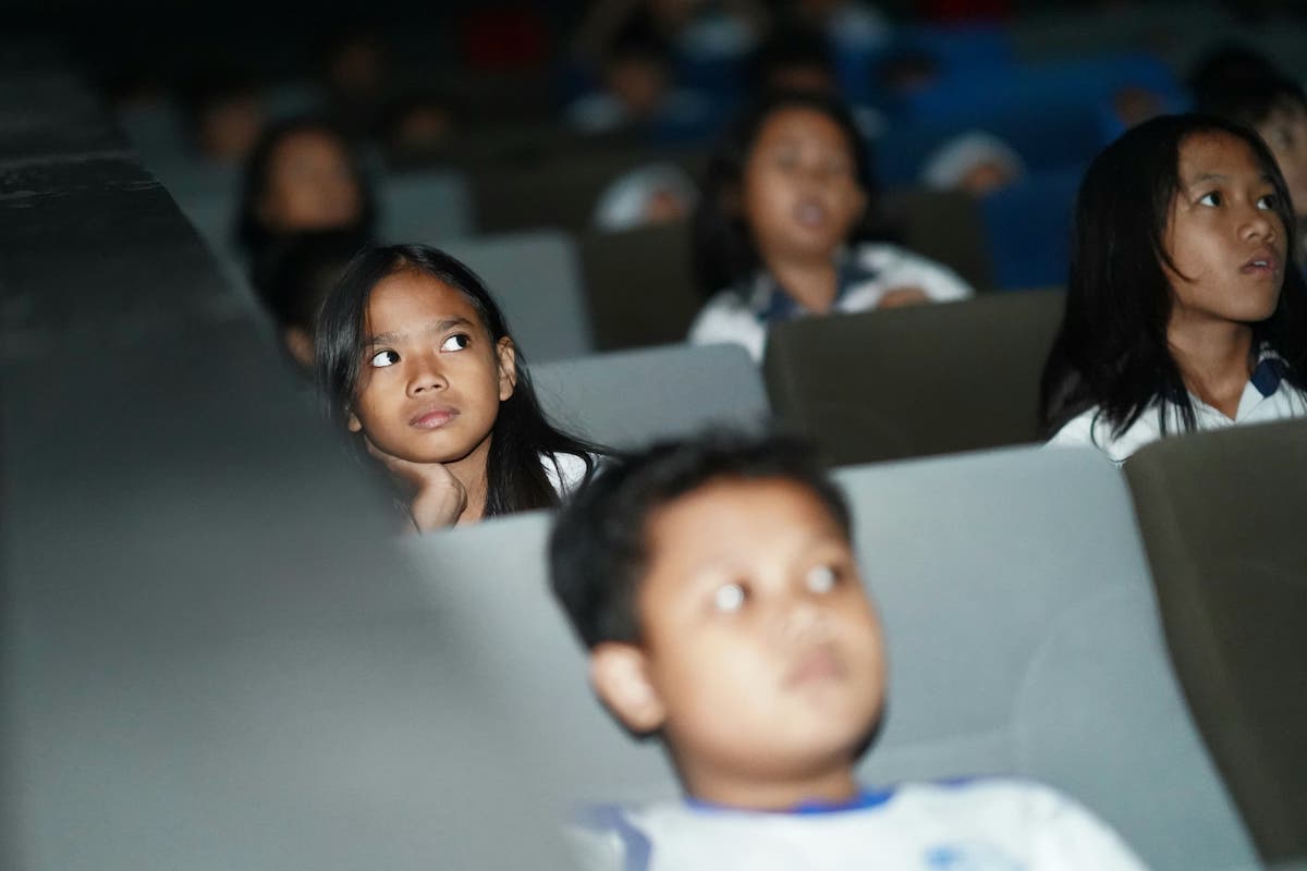 Foto 1 dari 9: Tumbuhkan Karakter Optimis dan Saling Menghargai Antar Sesama, SDN Endrakila Ajak Siswa Nobar Film di Bioskop