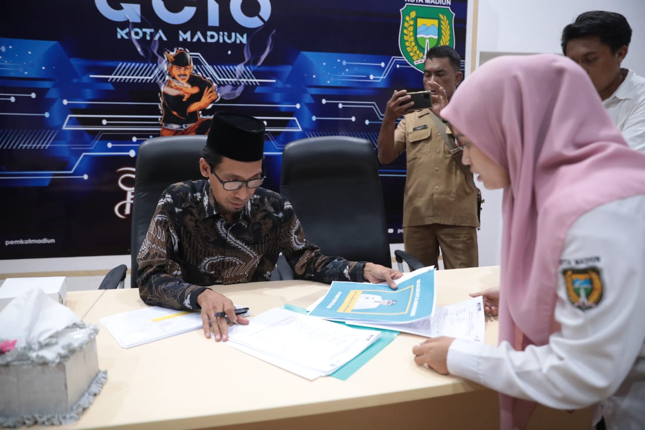 Foto 8 dari 12: KI Jatim Gelar Monev Keterbukaan Informasi Publik di Dinas Kominfo Kota Madiun
