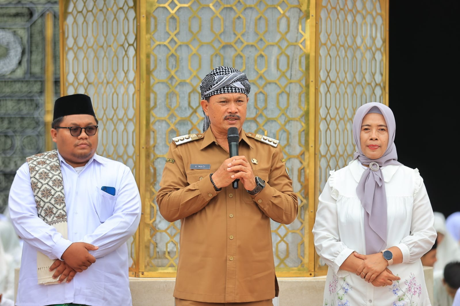 Foto 2 dari 7: Ribuan Pelajar Ikuti Peringatan Isra Mi’raj di PRC, Peringatan Serasa di Tanah Suci