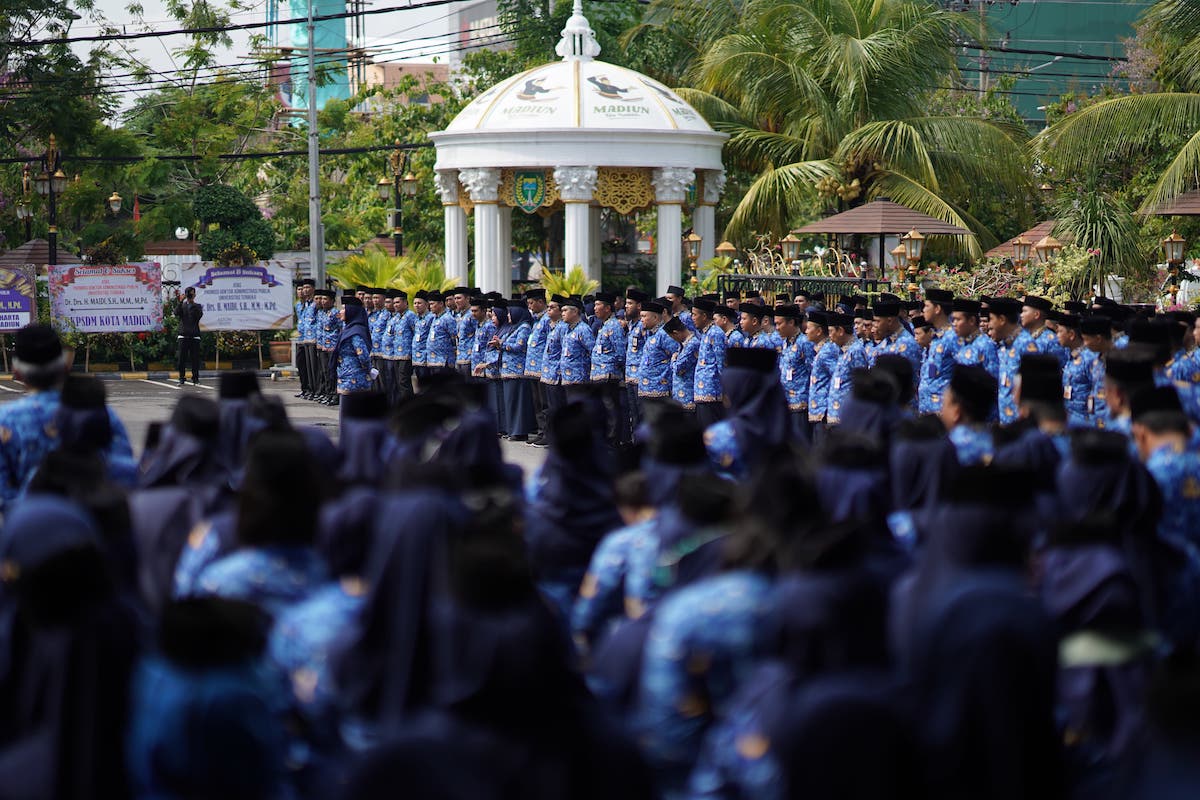 Foto 8 dari 10: Kota Madiun Banyak Torehkan Prestasi, Wali Kota Beri Apresiasi ASN di Upacara Peringatan HUT ke-52 Korpri