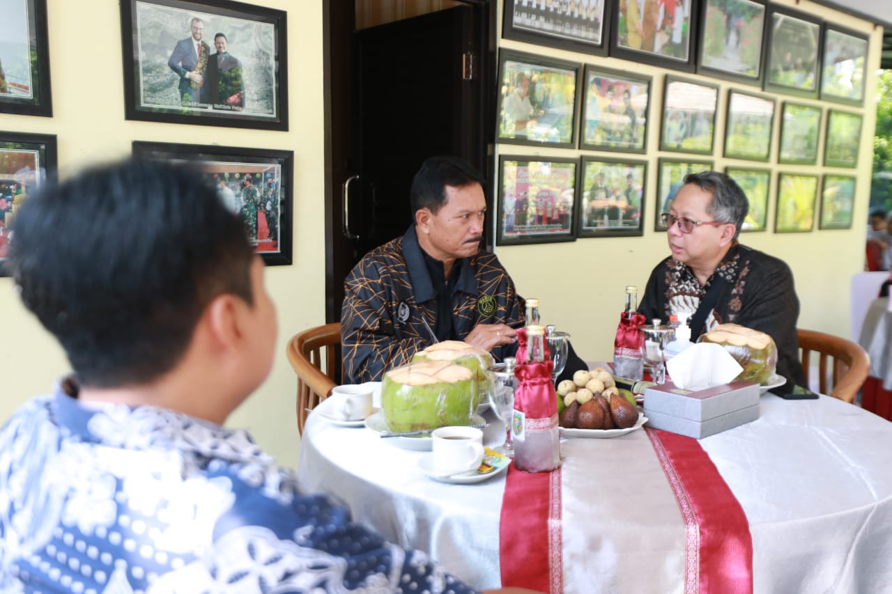 Foto 6 dari 9: Gelar Dua Audiensi, Wali Kota Bahas Investasi Untuk Kota Pendekar