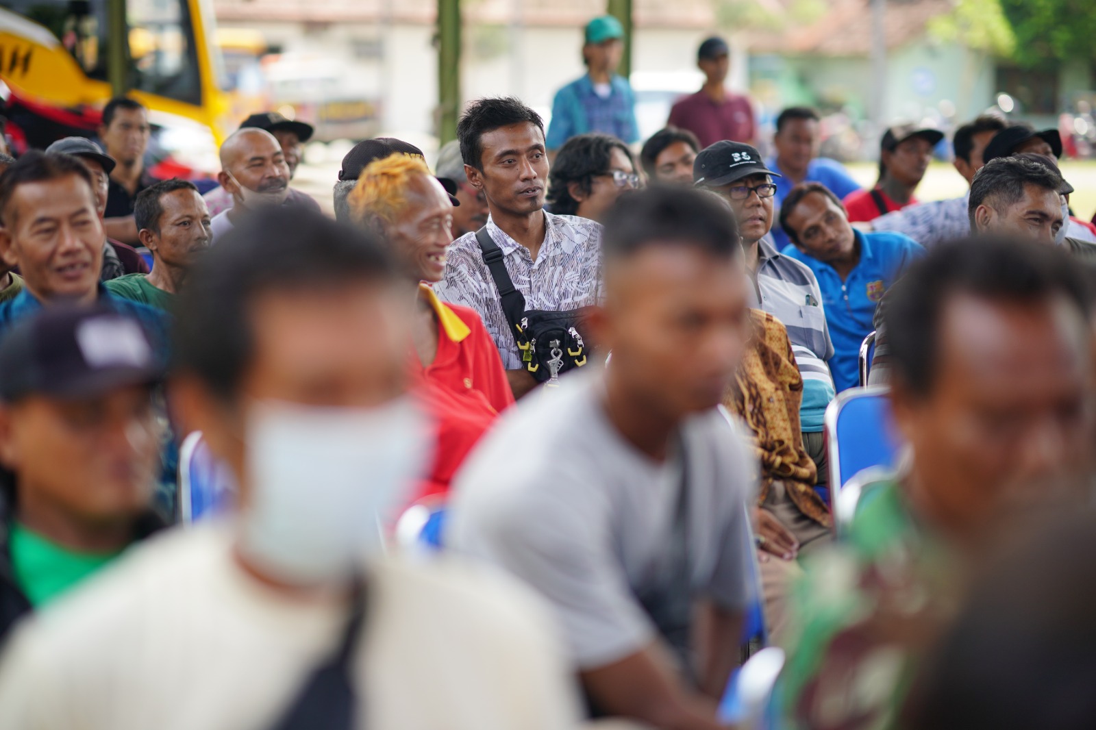 Foto 8 dari 10: Gelar Pembinaan Bagi Jukir Tepi Jalan, Wali Kota Ingatkan Jukir Harus Santun