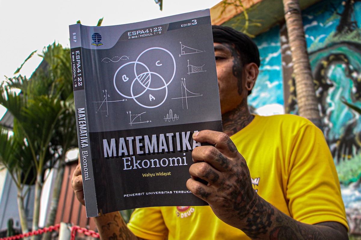 Persiapan Kuliah Dari Lapas Semakin Matang, Hari Ini Warga Binaan Terima Buku Pembelajaran