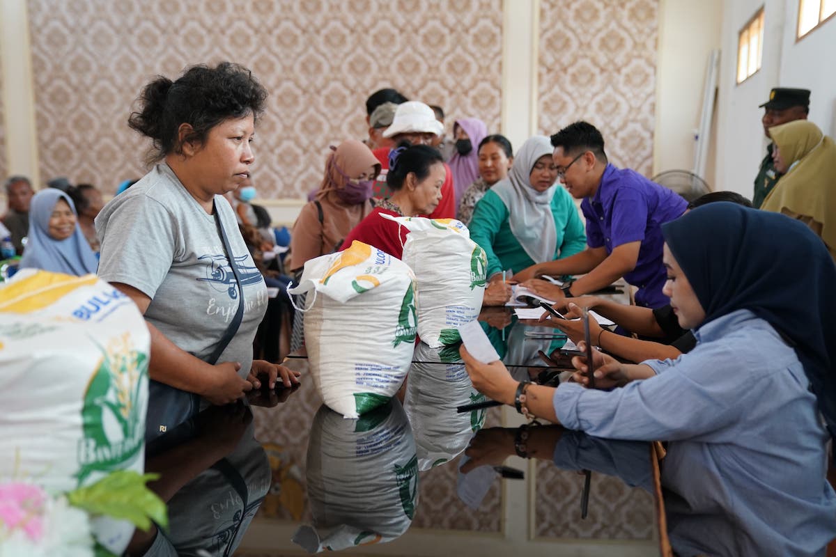 Foto 6 dari 9: Bantuan Pangan Beras Kembali Didistribusikan ke 9.841 KPM