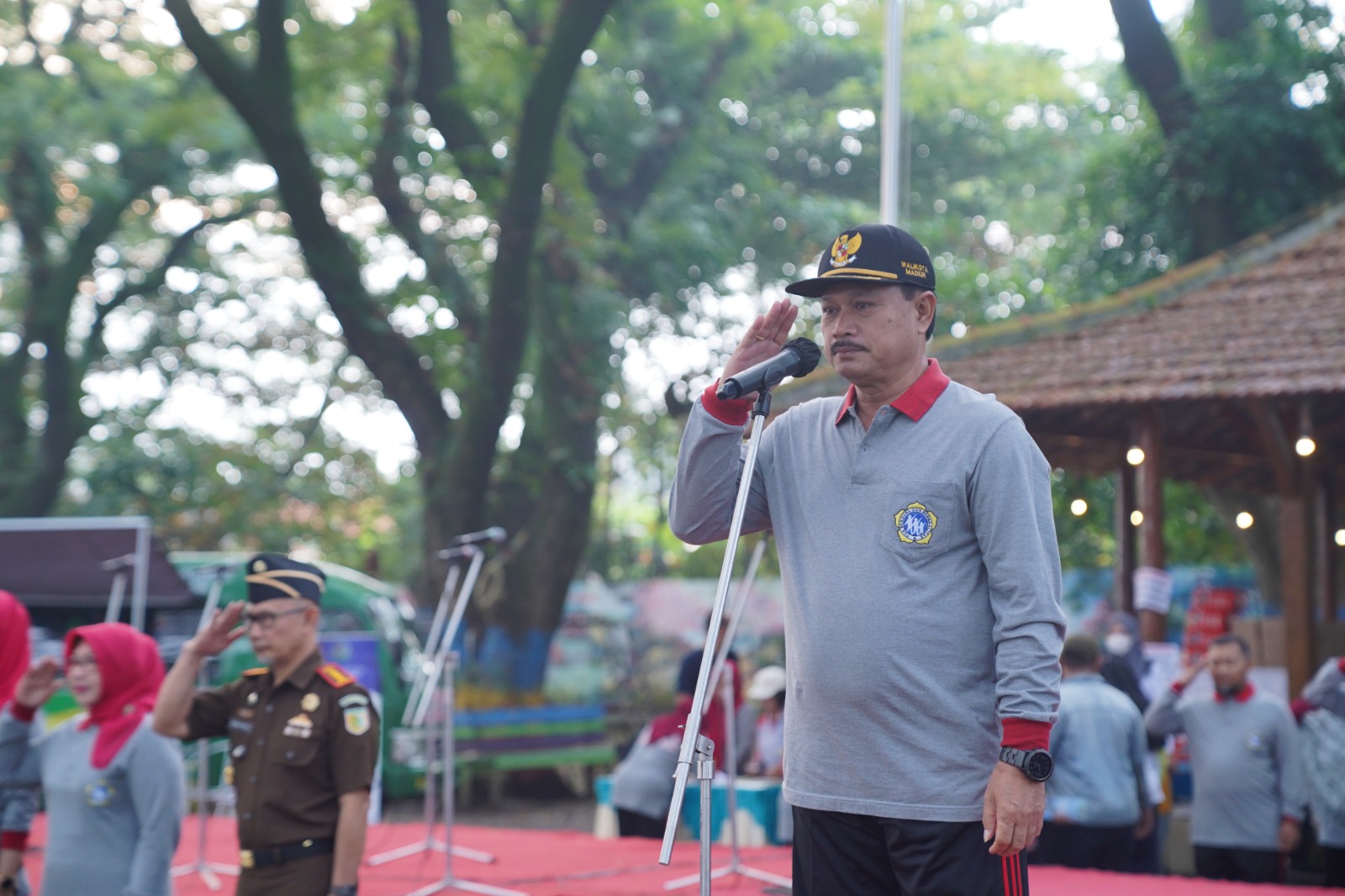 Foto 2 dari 10: Gelar Senam Lansia, Wali Kota Sosialisasikan Program Laptop Gratis