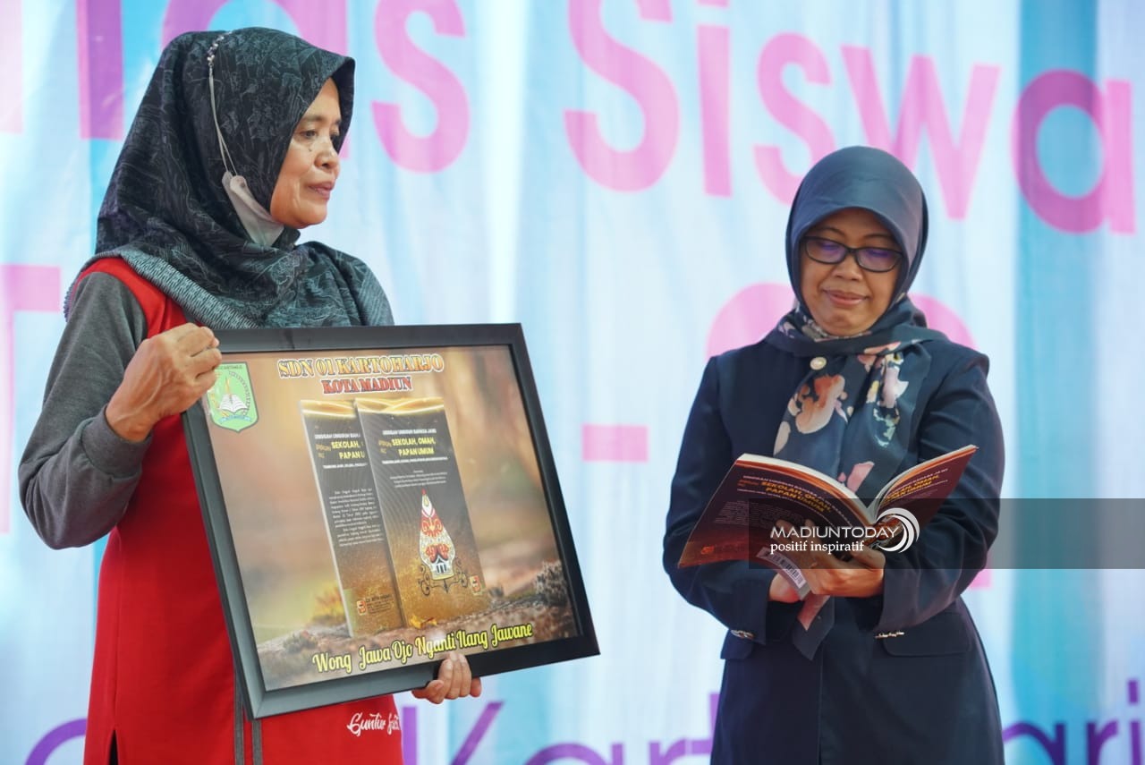 Foto 8 dari 12: Ajak Anak Lestarikan Kearifan Lokal, SDN 01 Kartoharjo Luncurkan Buku Bahasa dan Sopan Santun Bahasa Jawa
