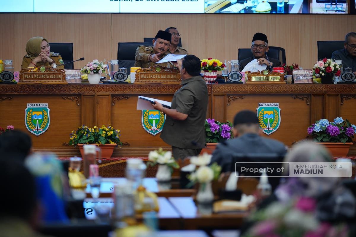 Foto 4 dari 8: Pembahasan Raperda APBD 2024 Berlanjut, Tujuh Fraksi Sampaikan Pemandangan Umum Pada Sidang Paripurna