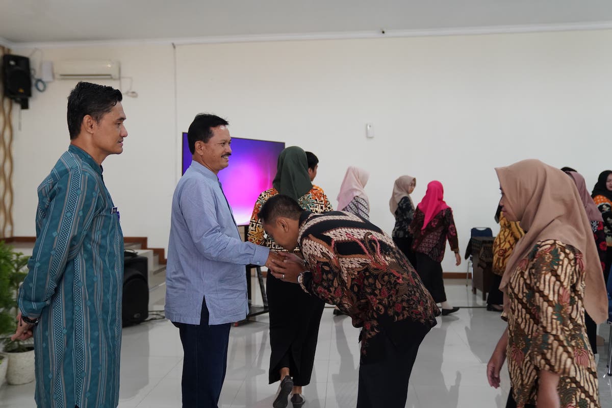Foto 9 dari 9: Hadiri Kegiatan Monev Kinerja di Dispendukcapil, Wali Kota Harap Pelayanan Optimal