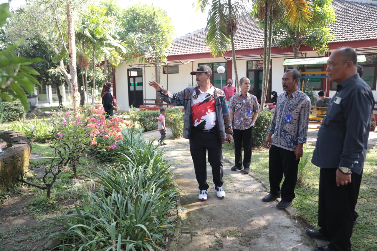 Foto utama berita: Persiapan Kunjungan Kenya, Wali Kota Pimpin Kerja Bakti Di RSUD