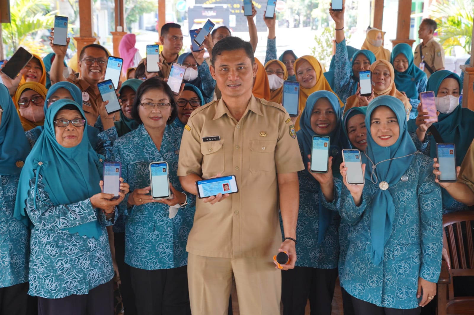 Foto 1 dari 6: Wali Kota Ajak Perempuan Sukseskan Program Digitalisasi Data Kependudukan