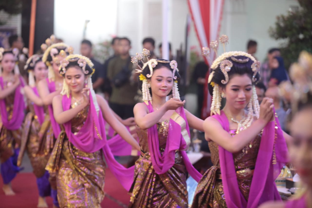 Foto 8 dari 13: Pagelaran Wayang Kulit Tutup Madiun Festival 2023, Wali Kota Sampaikan Apresiasi Pada Masyarakat Kota
