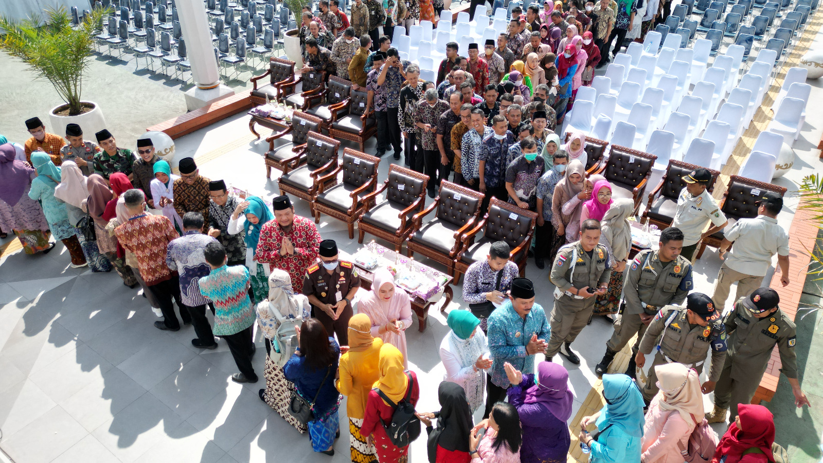 Foto 2 dari 10: Hari Kedua Masuk Kerja Pasca Lebaran, Wali Kota Gelar Halal Bihalal Dengan Pegawai Pemkot Madiun