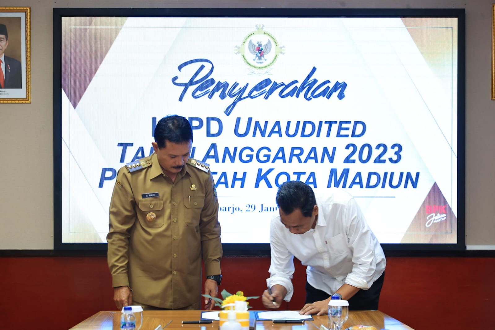 Foto 3 dari 5: Konsisten Jadi yang Pertama Se-Jatim, Kota Madiun Serahkan Laporan Ke BPK RI