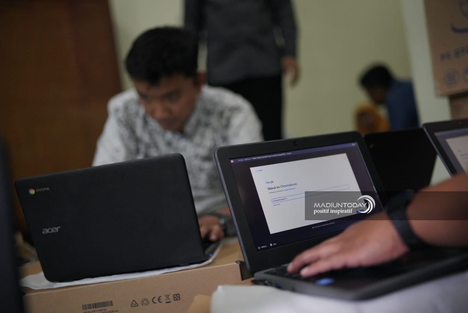 Foto 4 dari 6: Mulai Pengecekan Laptop, Libatkan Tim Ahli dari PNM, Ditarget Dua Minggu Selesai