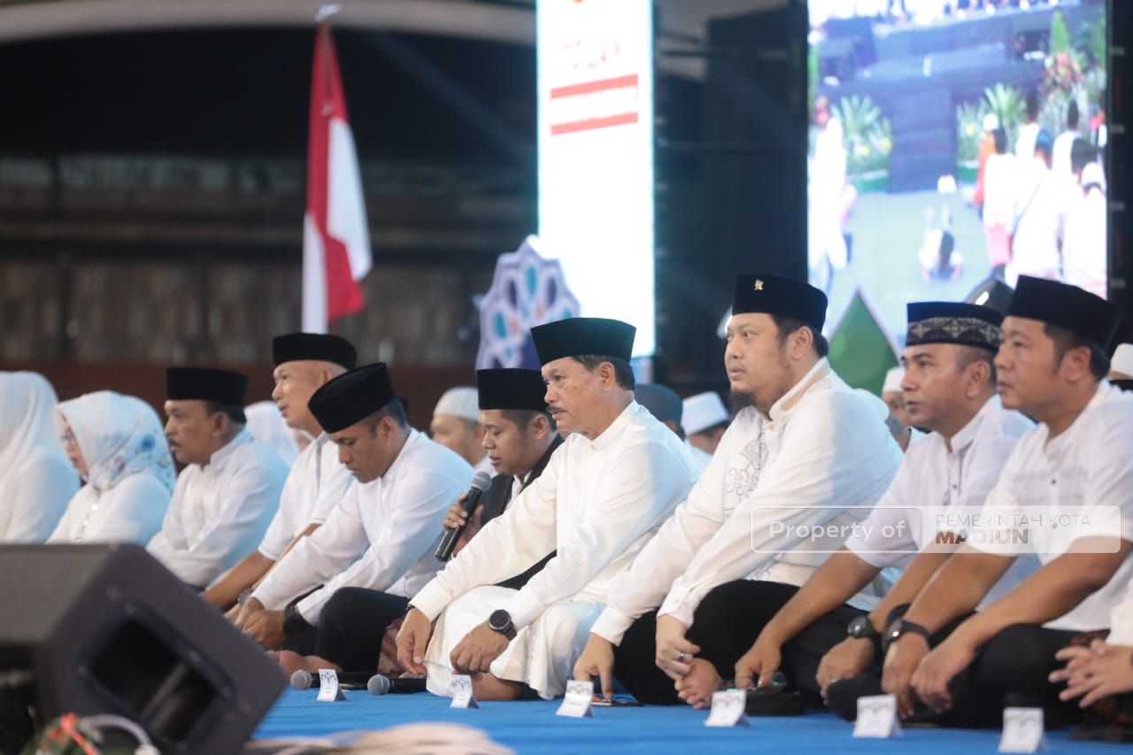 Foto 1 dari 17: Sosialisasi Ketentuan Cukai melalui Musik Religi, Pemkot Hadirkan Opick, Sekaligus Peringatan Hari Santri