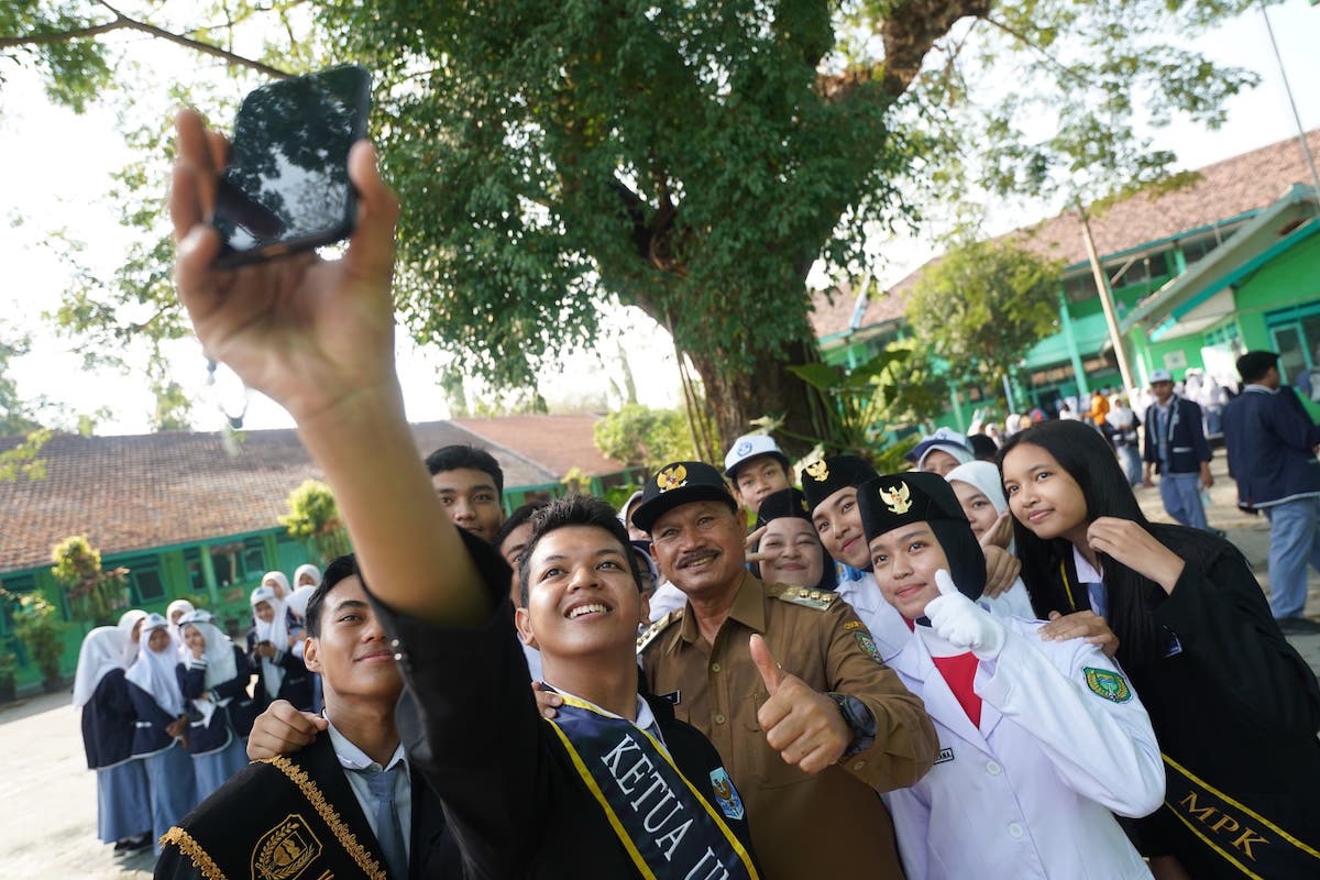 Foto 7 dari 9: Jadi Pembina Upacara di SMAN 5, Wali Kota Beri Motivasi Peserta Didik Untuk Sukses ke Depannya