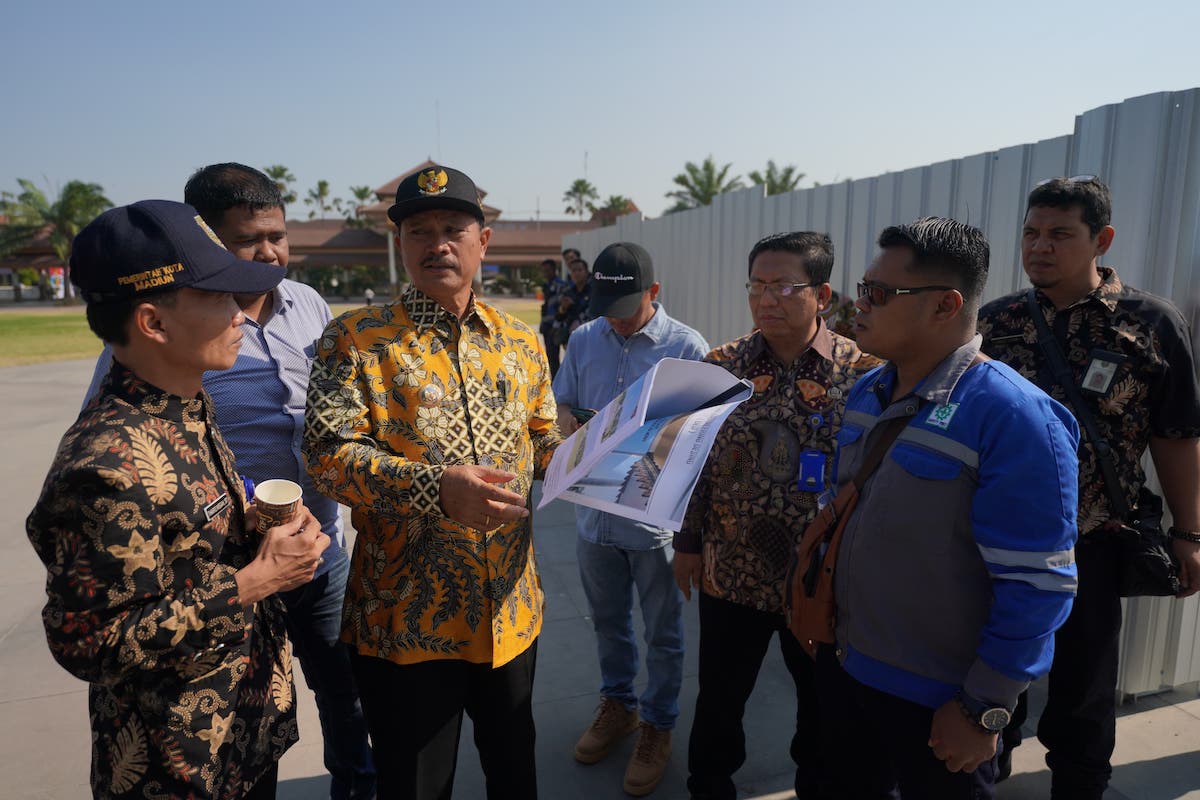 Foto 7 dari 9: Pastikan Titik Center Miniatur Monas, Wali Kota Cek Langsung Lokasi Pembangunan