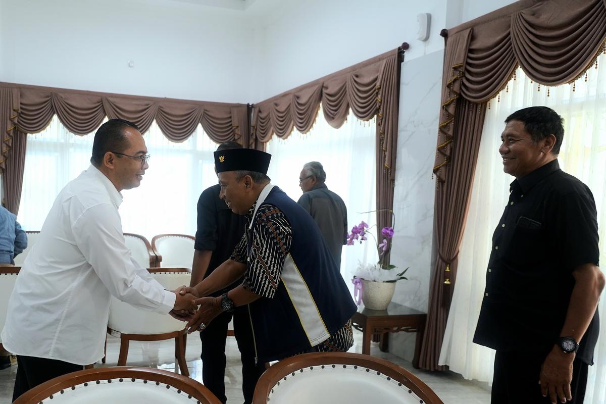 Foto 8 dari 9: Audiensi Dengan LSM, Pj. Wali Kota Tampung Masukan Untuk Pembangunan Kota
