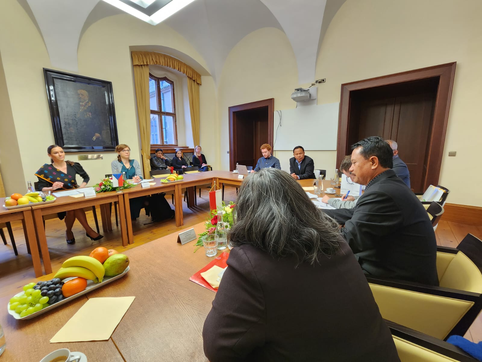 Foto 2 dari 7: Pertemuan Bilateral, Wakil Wali Kota Plzen-Wali Kota Maidi Sepakat Jalin Kerja Sama Pendidikan dan Pariwisata