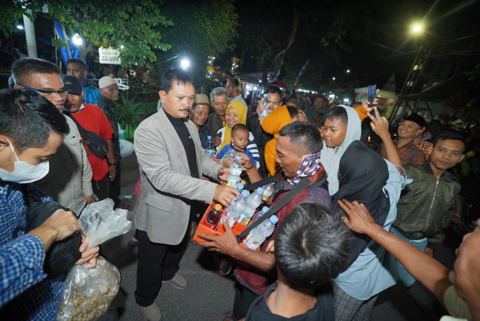 Foto 9 dari 14: Beri Hiburan Masyarakat, Wali Kota Gelar Event Wayang Kulit
