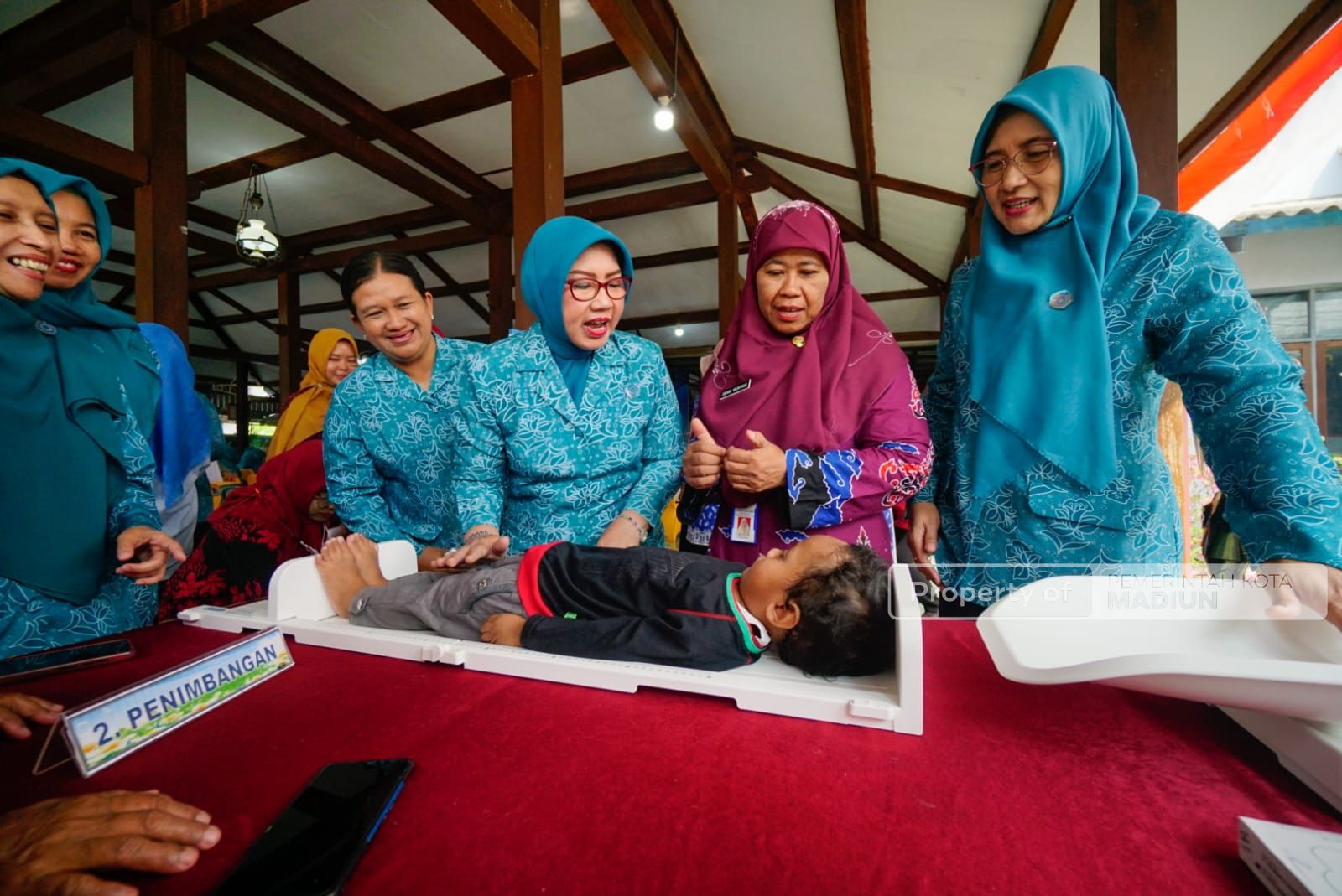 Foto 3 dari 9: Deteksi Dini Stunting, Ketua TP PKK Imbau Orang Tua Rajin Bawa Balita ke Posyandu