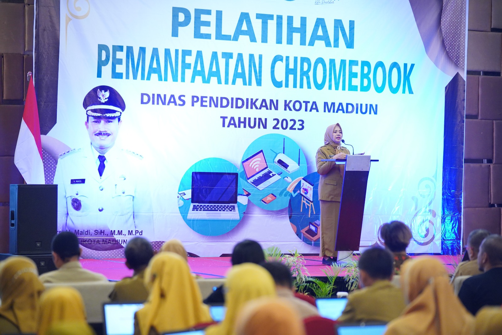 Foto 3 dari 5: Buka Diklat Pemanfaatan Chromebook, Wali Kota Sampaikan Sejumlah Arahan