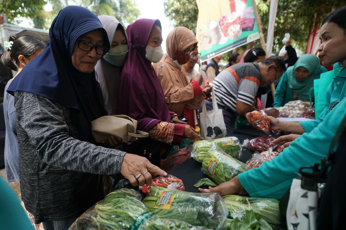 Foto 9 dari 9: Peringati Hari Pangan Sedunia, DKPP-PKK Sediakan 1,5 Ton Beras Murah Untuk Warga